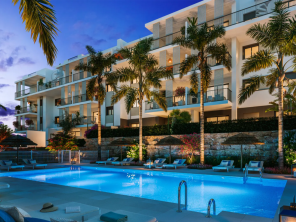 Cascada Homes - Isidora Living - Costa del Sol - Estepona - Swimming Pool by Night