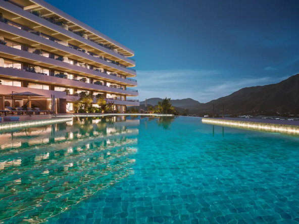 Cascada Homes - Maralto - Estepona - Swimming Pool at Night